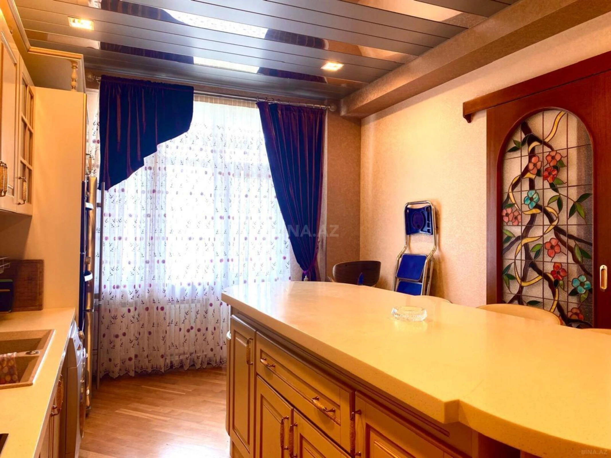 Satılır 4 otaqlı mənzil 210 m²