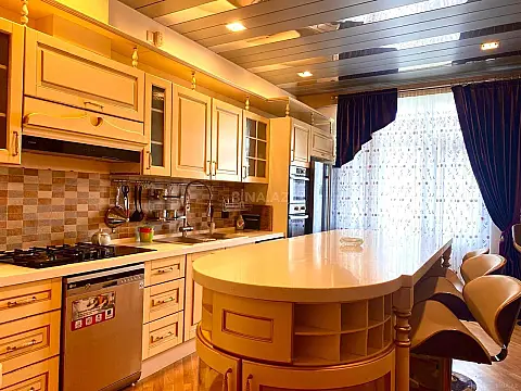 Satılır 4 otaqlı mənzil 210 m² — Bakı, Yasamal qəs. 4 otaq 210.00 m²