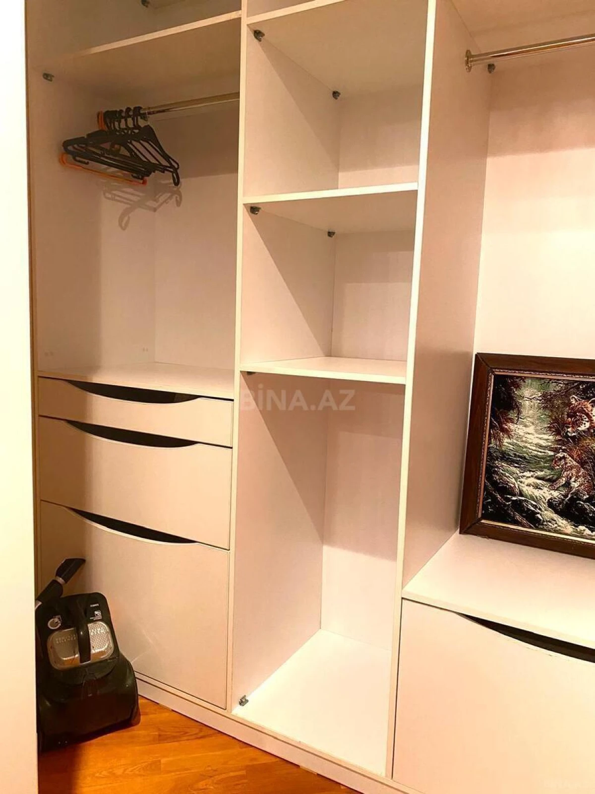 Satılır 4 otaqlı mənzil 210 m²