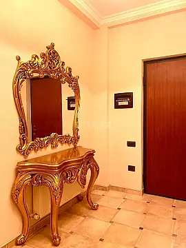 Satılır 4 otaqlı mənzil 210 m²