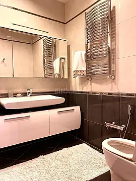 Satılır 4 otaqlı mənzil 210 m²