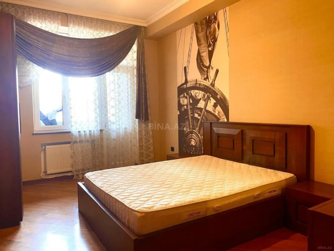 Satılır 4 otaqlı mənzil 210 m²