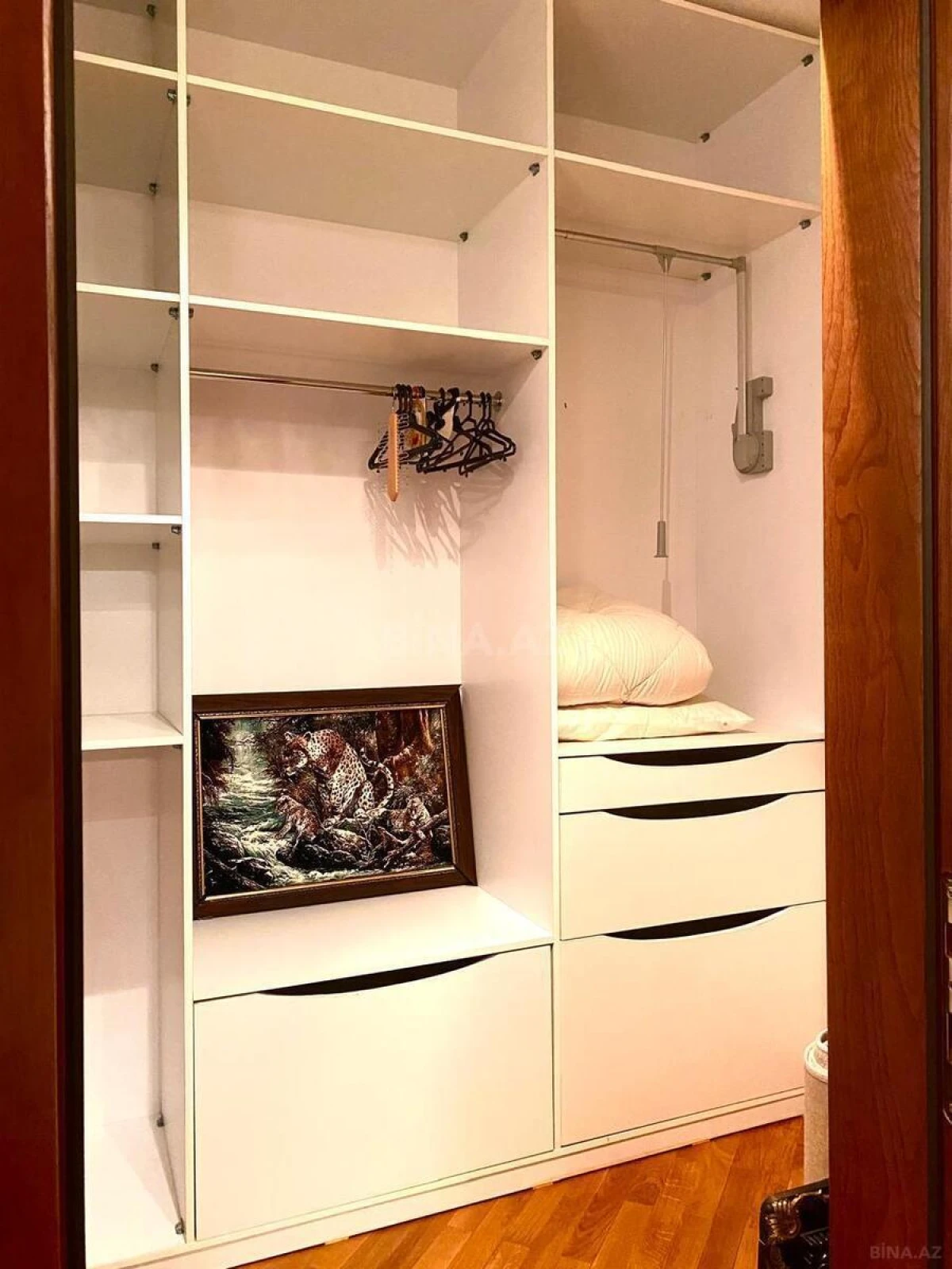 Satılır 4 otaqlı mənzil 210 m²