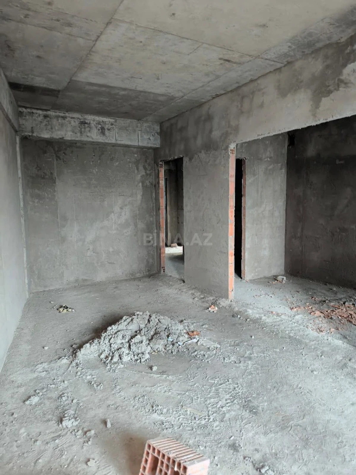 Satılır 2 otaqlı mənzil 92 m²