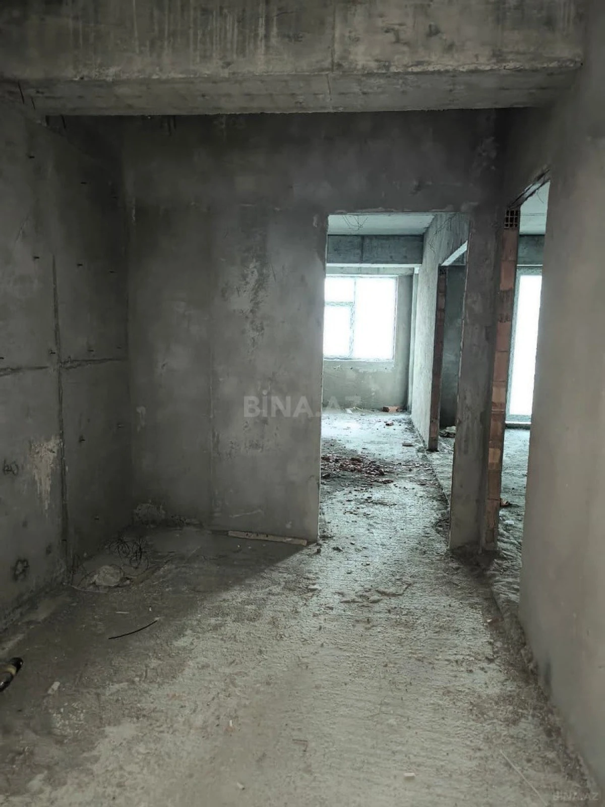 Satılır 2 otaqlı mənzil 92 m²