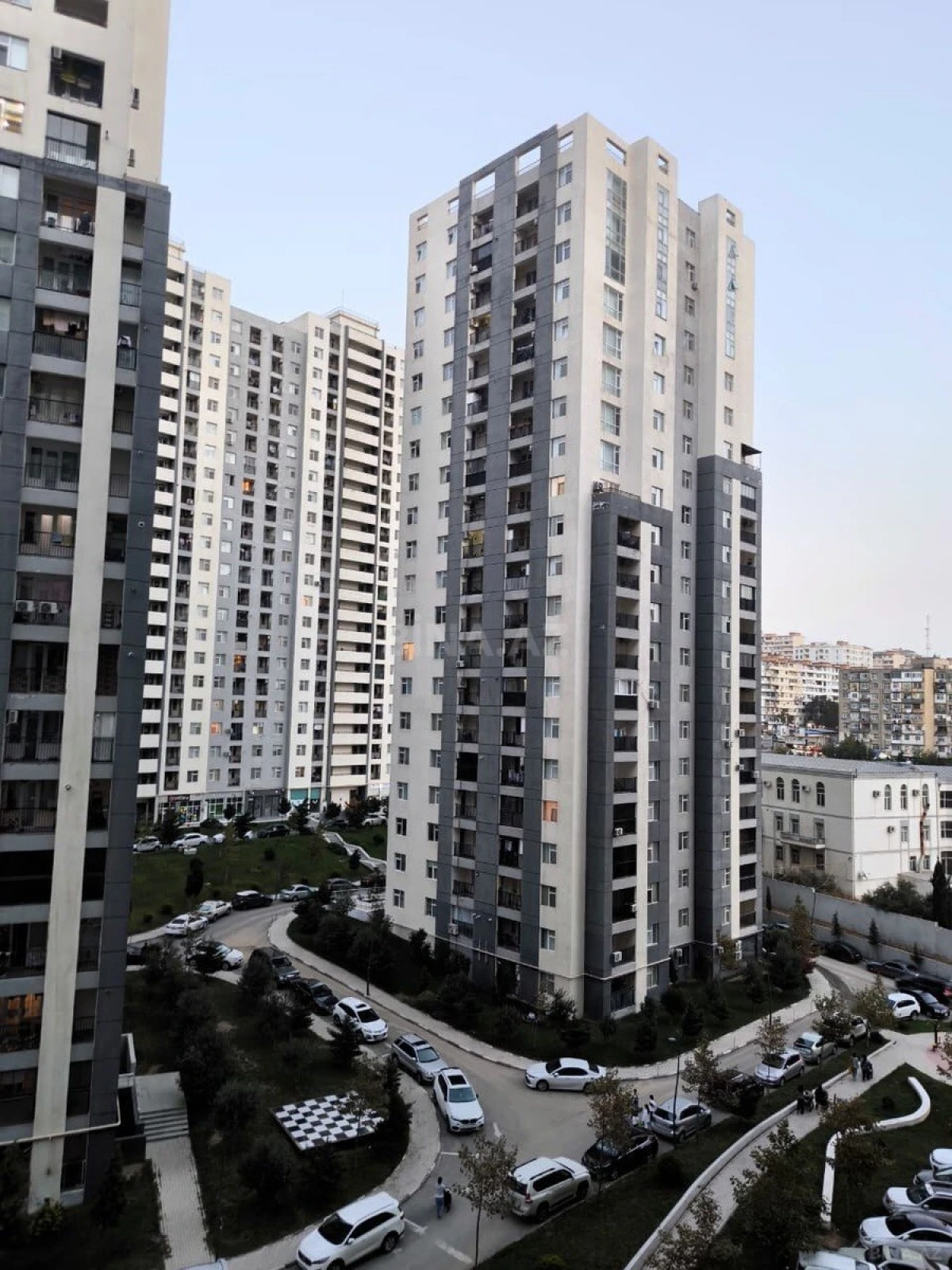 Satılır 2 otaqlı mənzil 92 m²