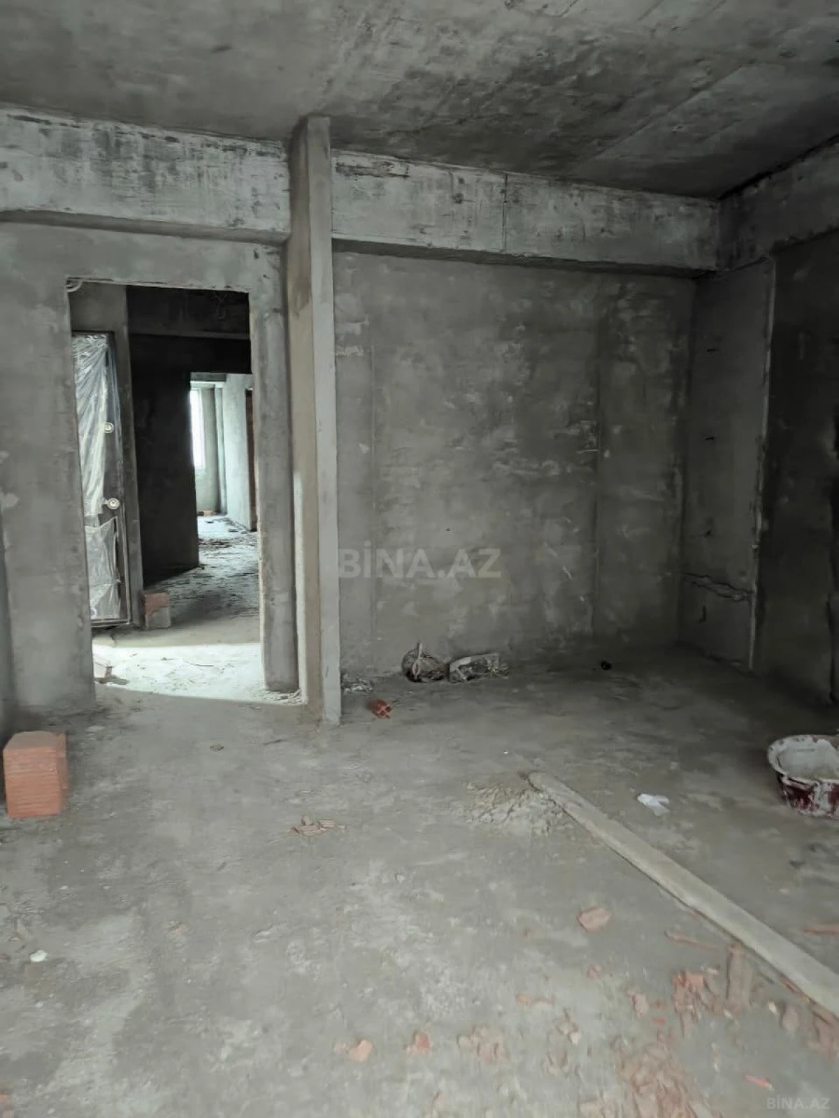 Satılır 2 otaqlı mənzil 92 m²