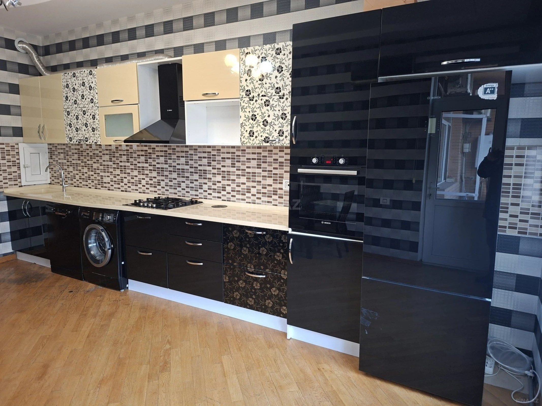 Kirayə verilir 3 otaqlı mənzil 140 m²