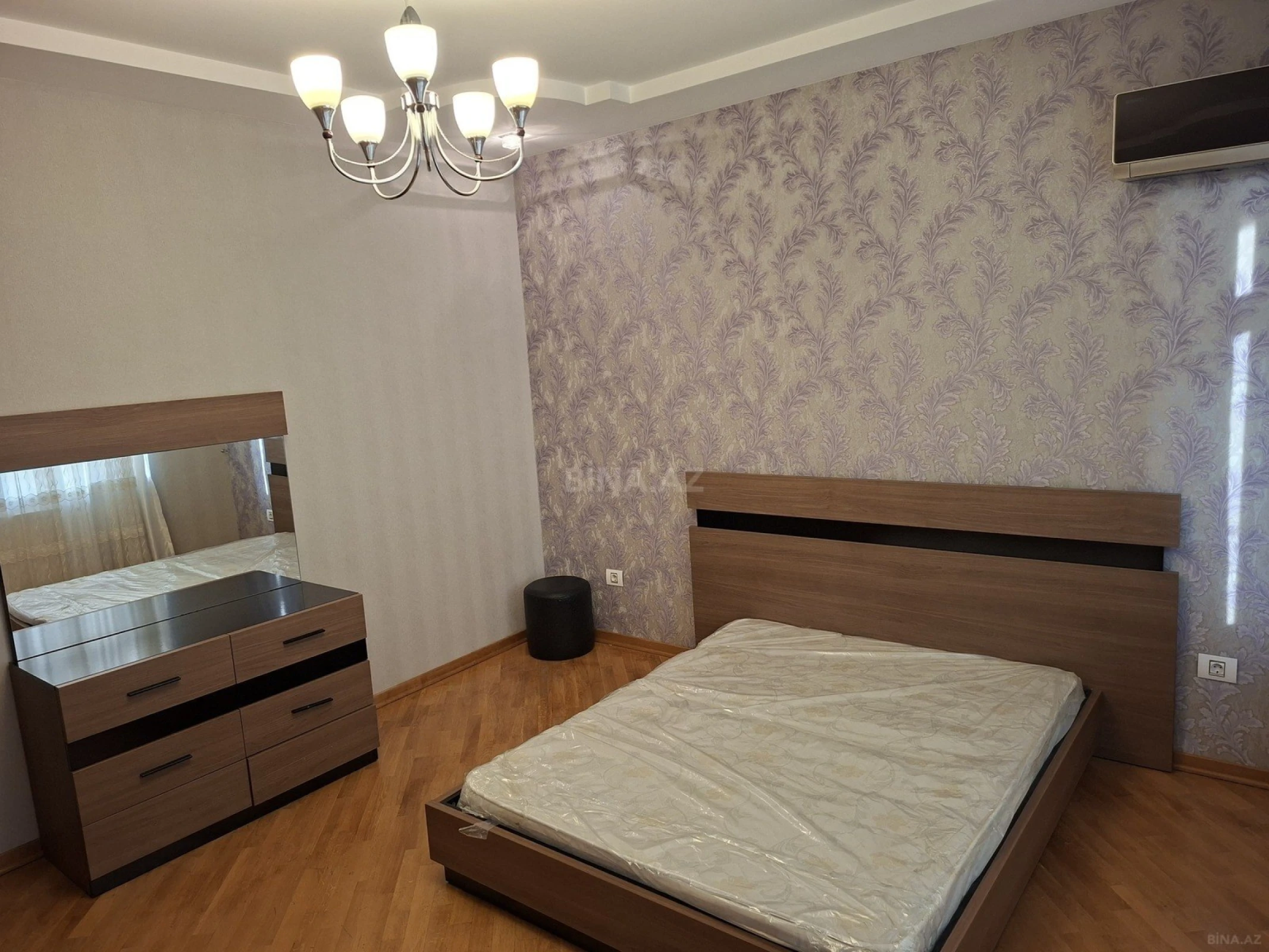 Kirayə verilir 3 otaqlı mənzil 140 m²