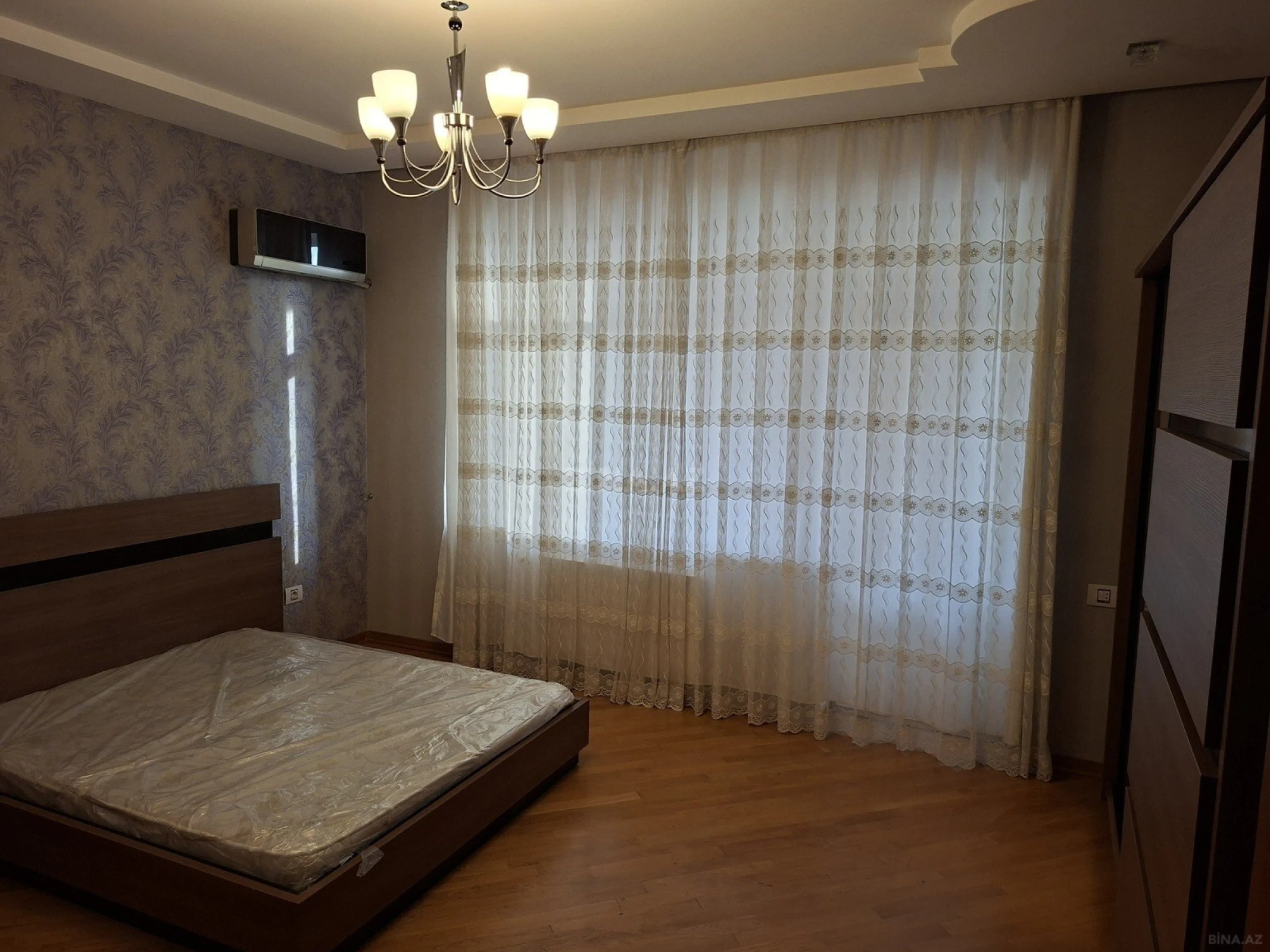 Kirayə verilir 3 otaqlı mənzil 140 m²