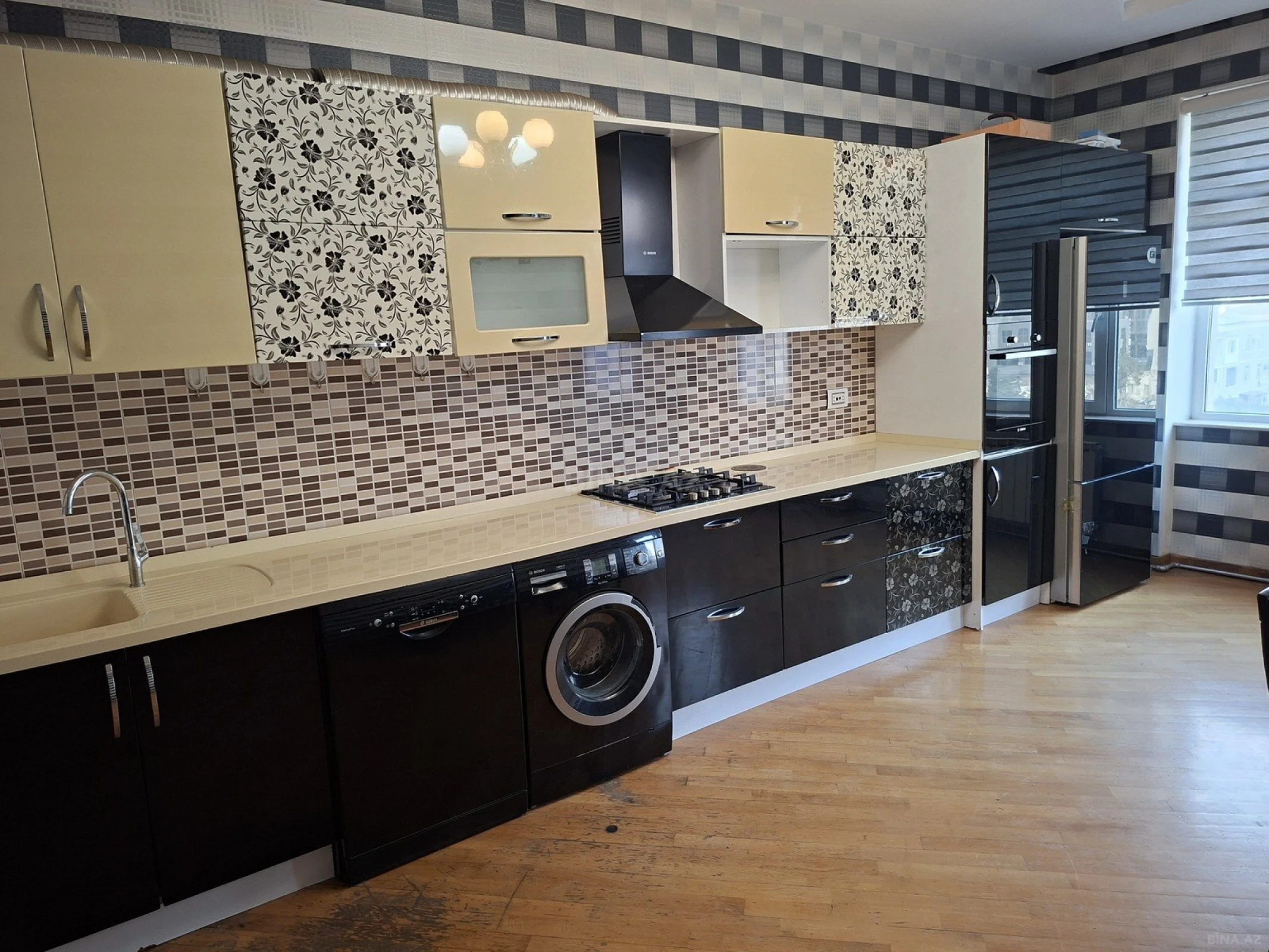 Kirayə verilir 3 otaqlı mənzil 140 m²