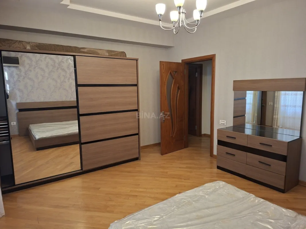 Kirayə verilir 3 otaqlı mənzil 140 m²