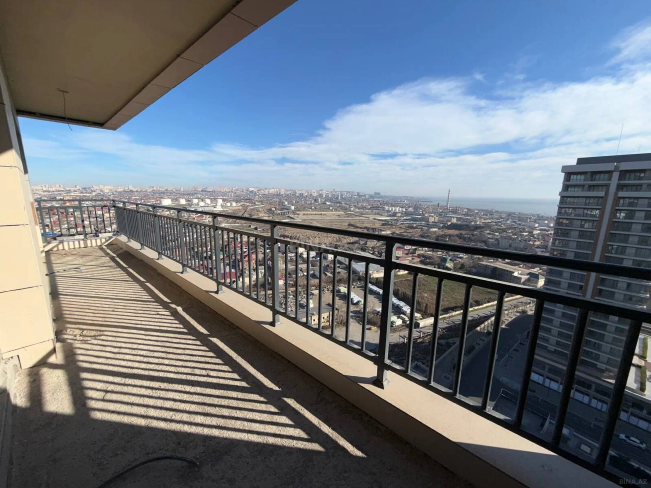 Satılır 3 otaqlı mənzil 157 m²