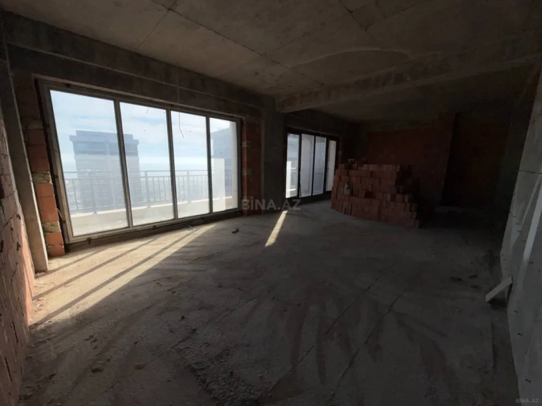 Satılır 3 otaqlı mənzil 157 m²