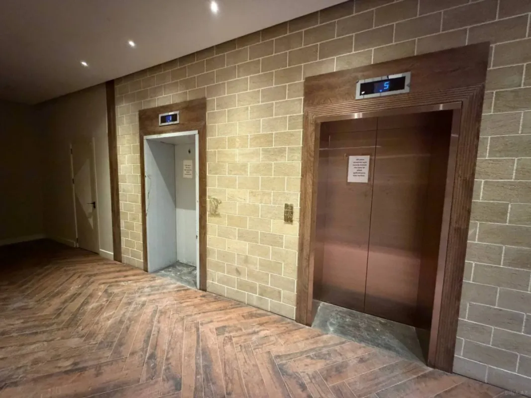 Satılır 3 otaqlı mənzil 157 m²