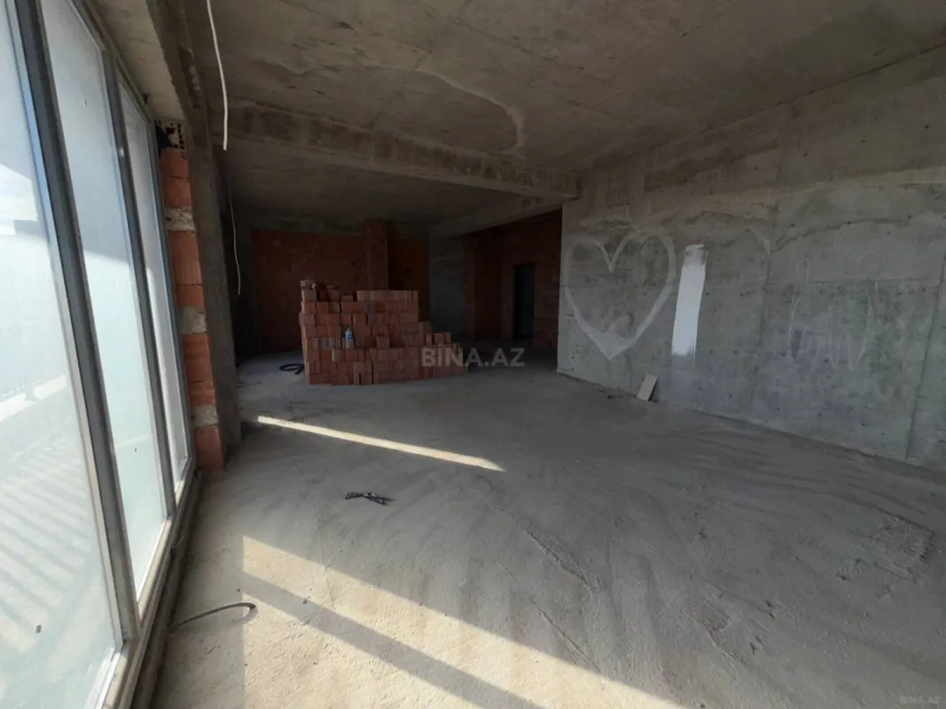 Satılır 3 otaqlı mənzil 157 m²