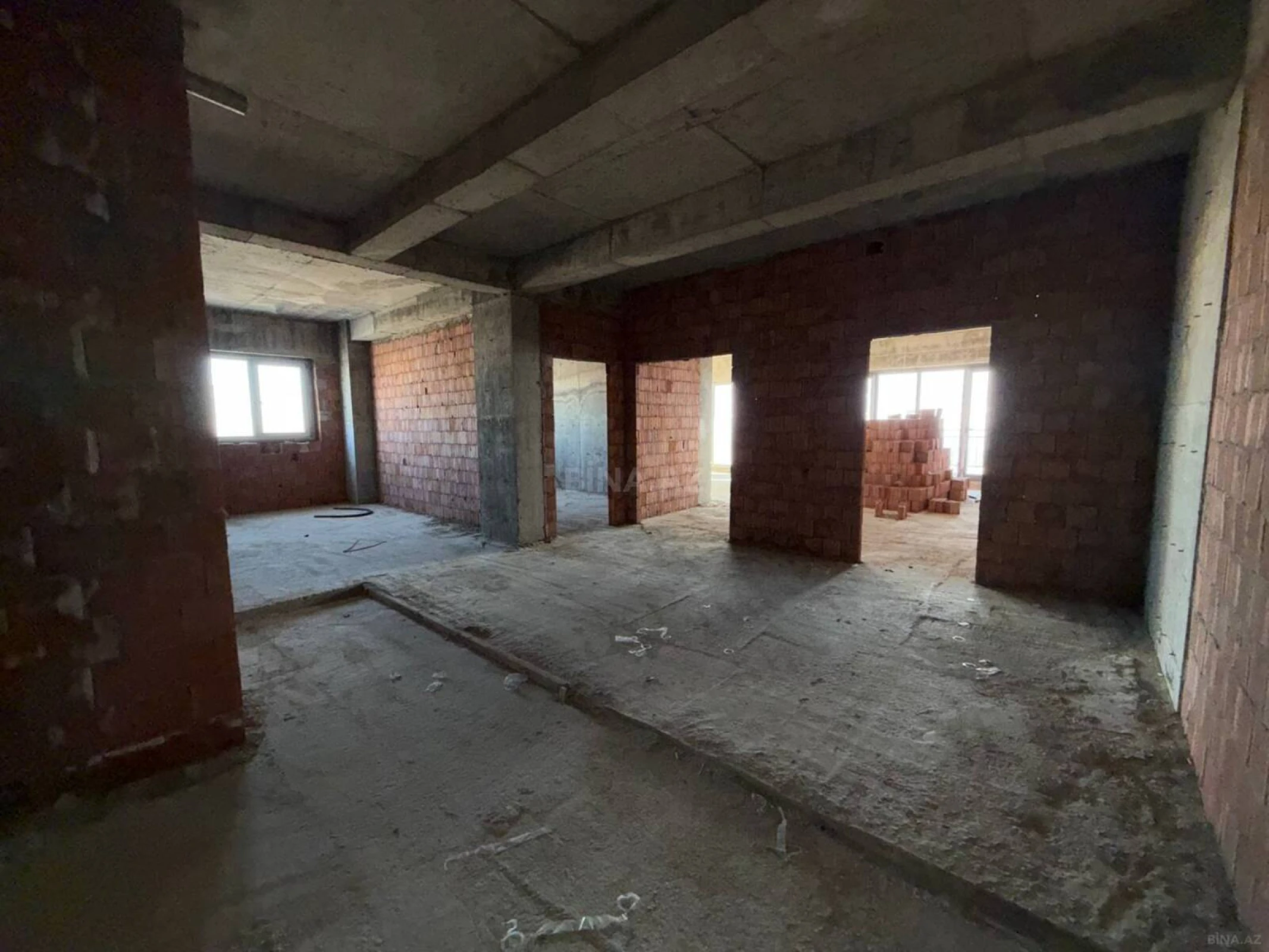 Satılır 3 otaqlı mənzil 157 m²