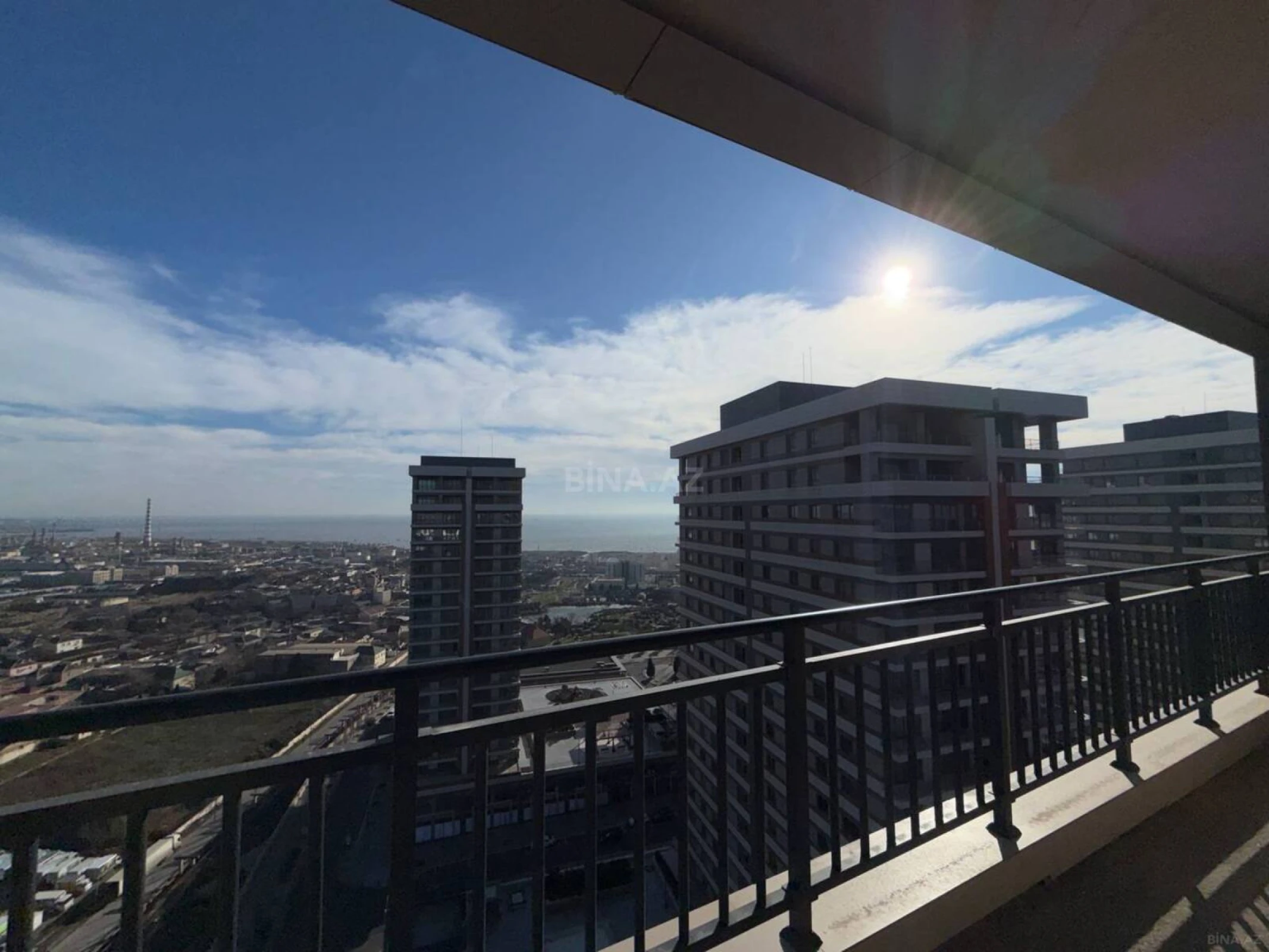 Satılır 3 otaqlı mənzil 157 m²