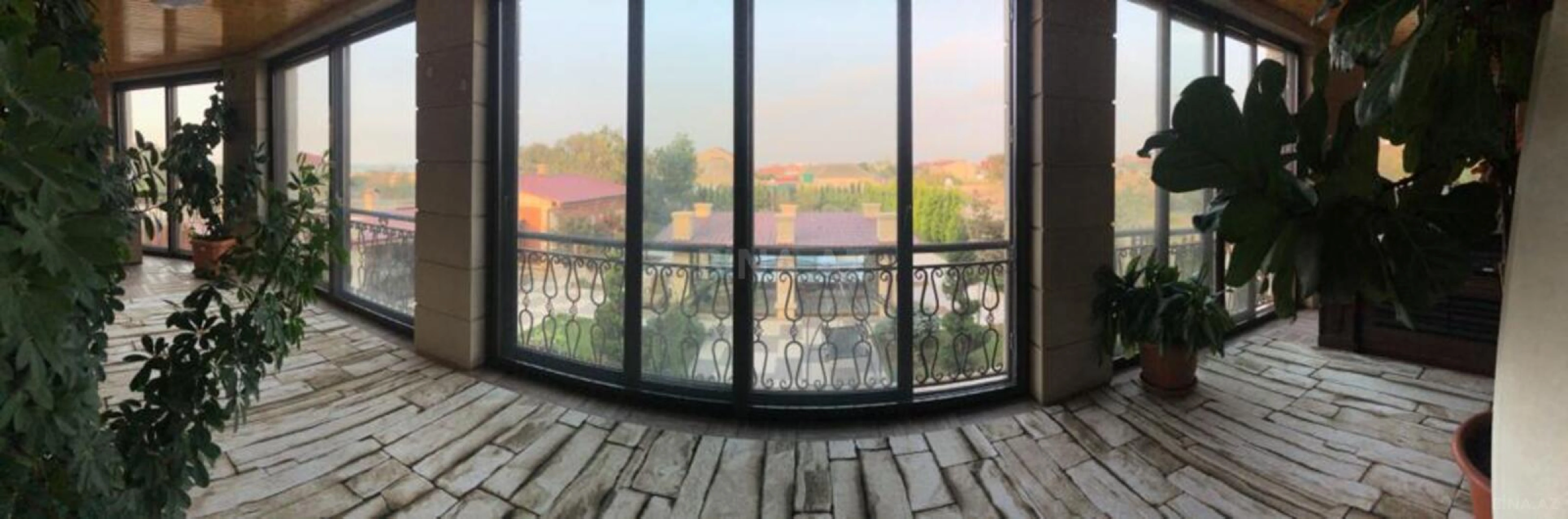 Satılır 5 otaqlı həyət evi 520 m²