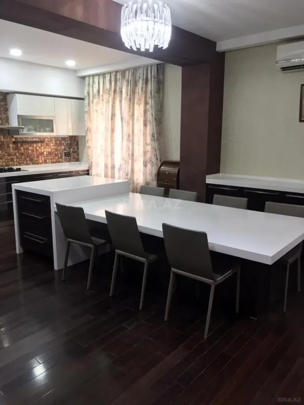 Satılır 5 otaqlı həyət evi 520 m²