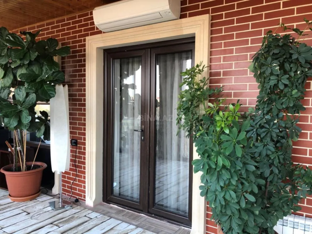 Satılır 5 otaqlı həyət evi 520 m²