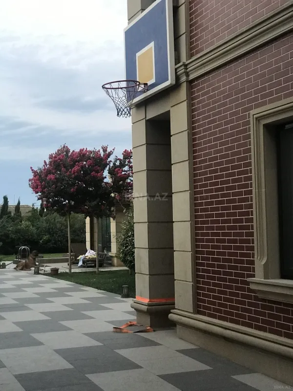 Satılır 5 otaqlı həyət evi 520 m²