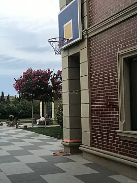 Satılır 5 otaqlı həyət evi 520 m²