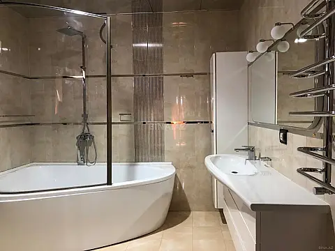 Satılır 5 otaqlı həyət evi 520 m²