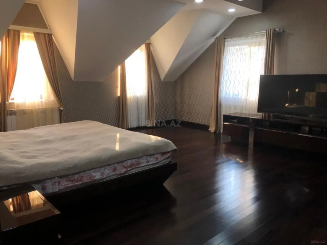 Satılır 5 otaqlı həyət evi 520 m²