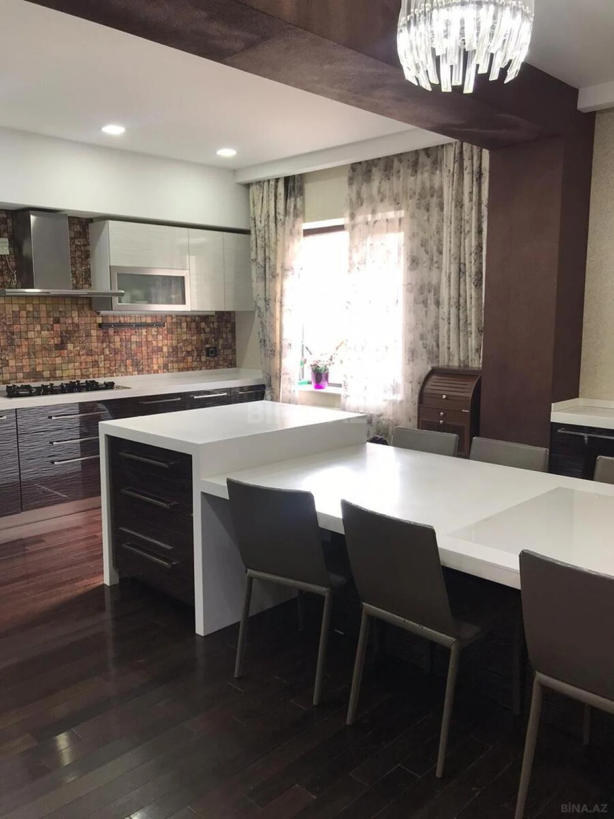 Satılır 5 otaqlı həyət evi 520 m²