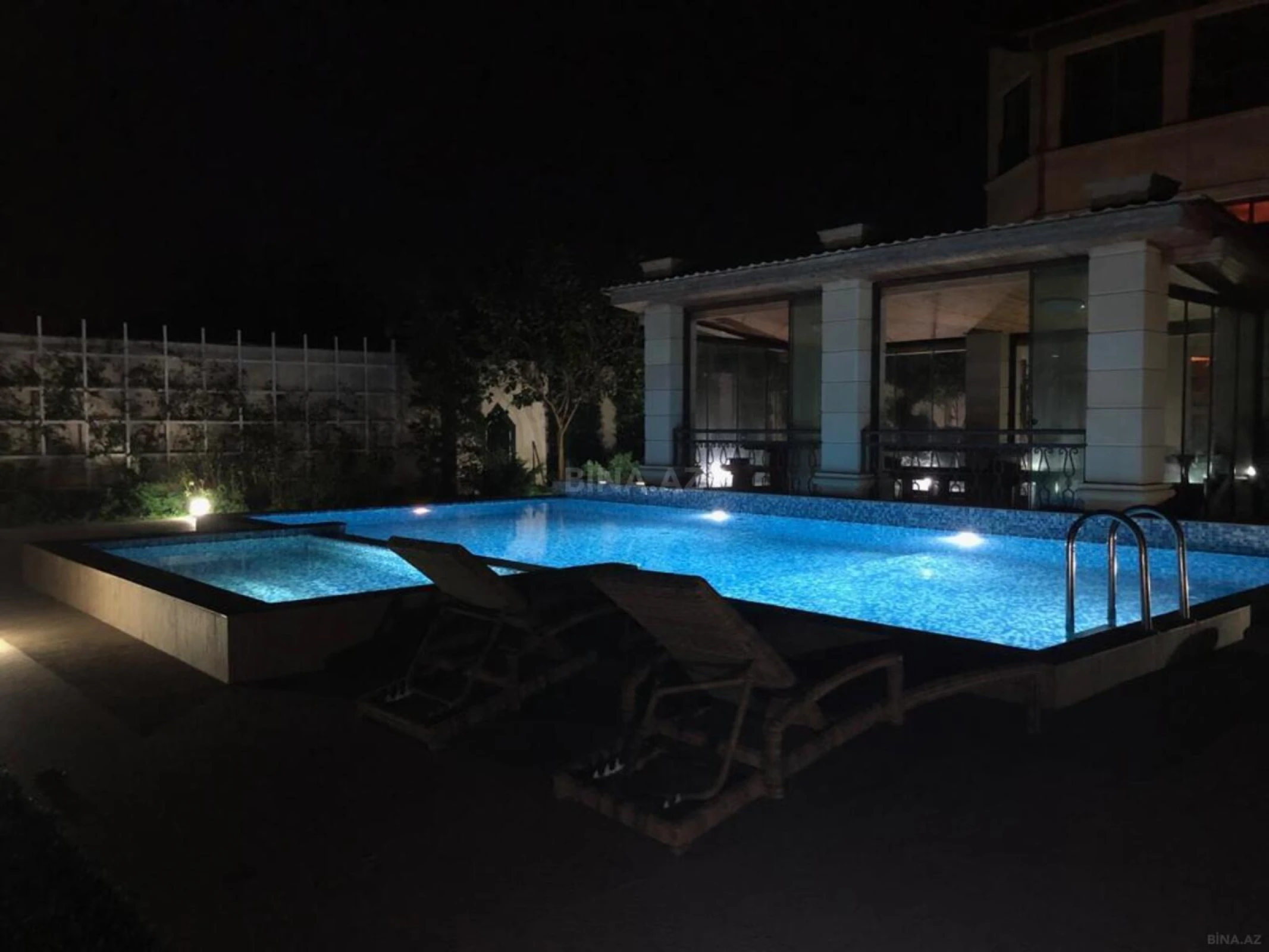 Satılır 5 otaqlı həyət evi 520 m²