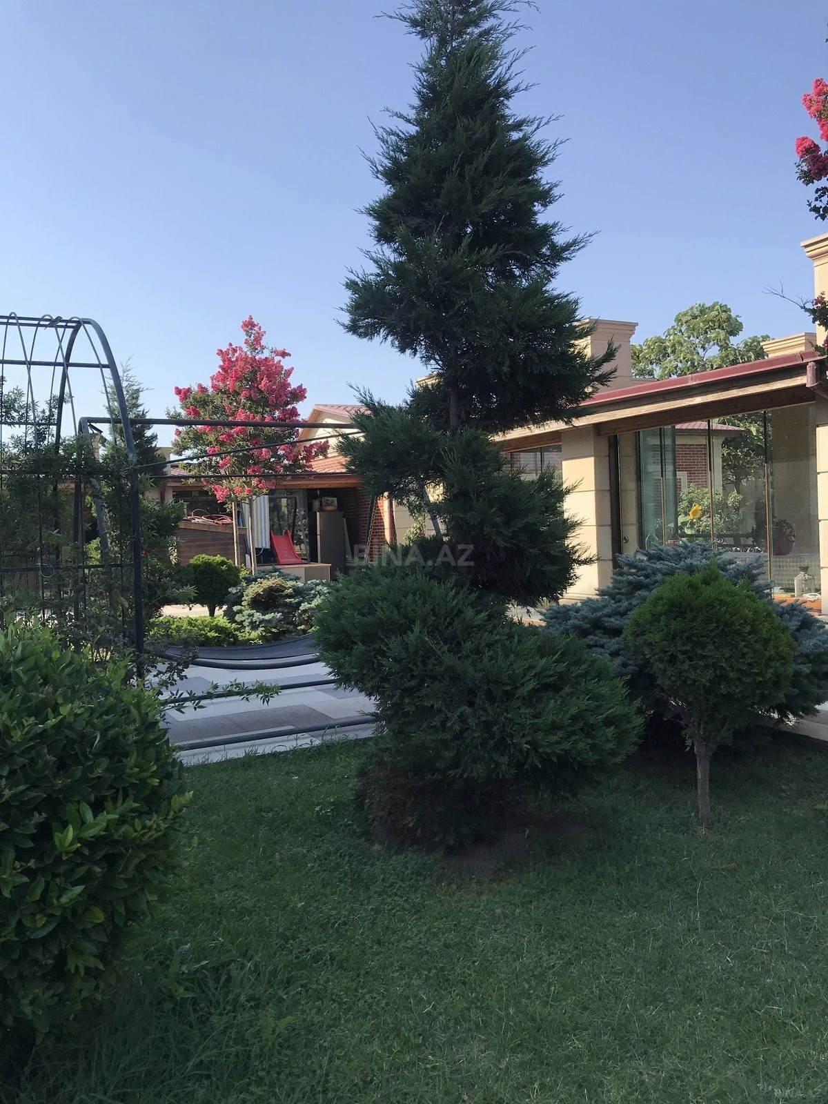 Satılır 5 otaqlı həyət evi 520 m²