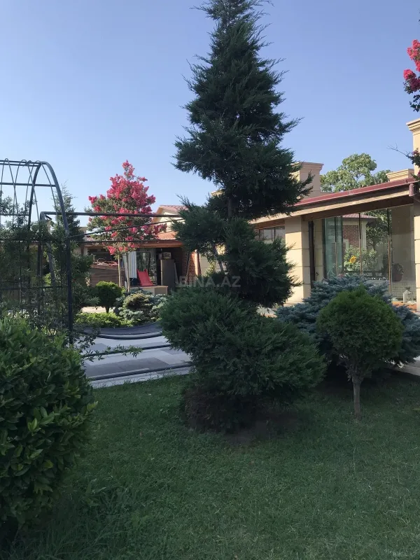 Satılır 5 otaqlı həyət evi 520 m²