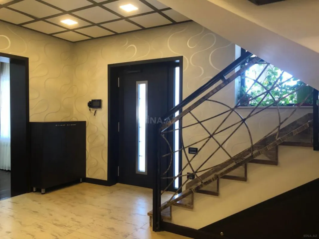 Satılır 5 otaqlı həyət evi 520 m²