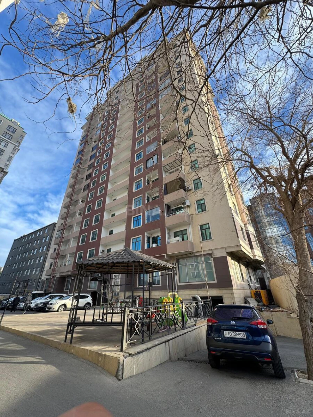 Satılır 4 otaqlı mənzil 168 m²