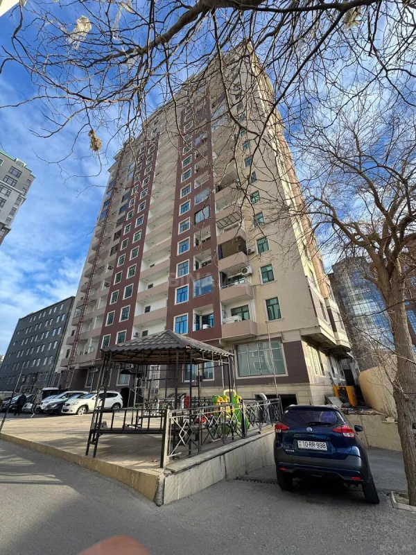 Satılır 4 otaqlı mənzil 168 m²