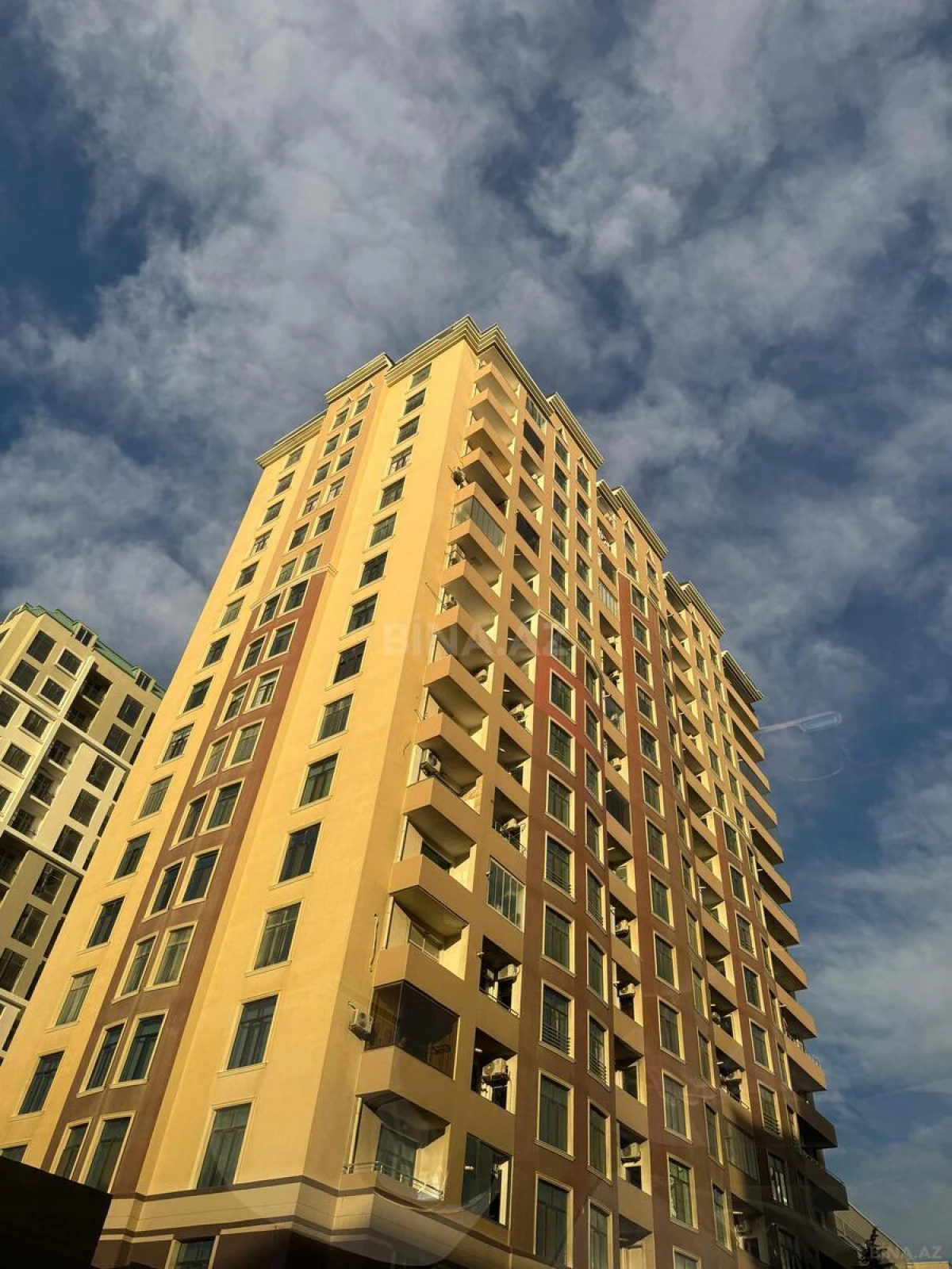 Satılır 4 otaqlı mənzil 168 m²