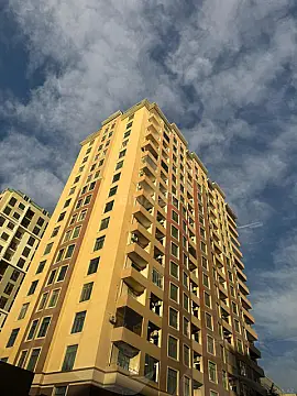 Satılır 4 otaqlı mənzil 168 m²