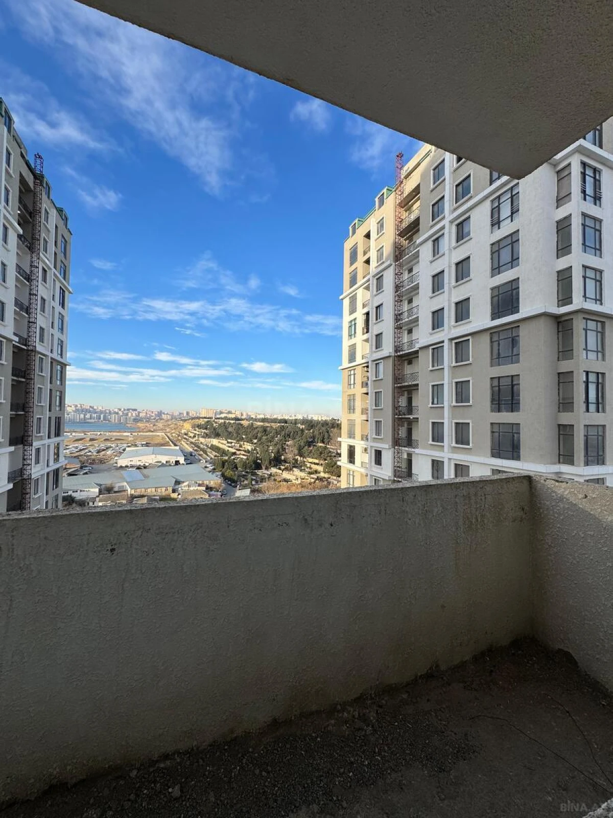 Satılır 4 otaqlı mənzil 168 m²