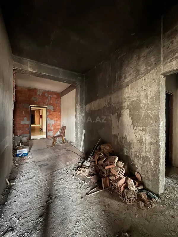 Satılır 4 otaqlı mənzil 168 m²