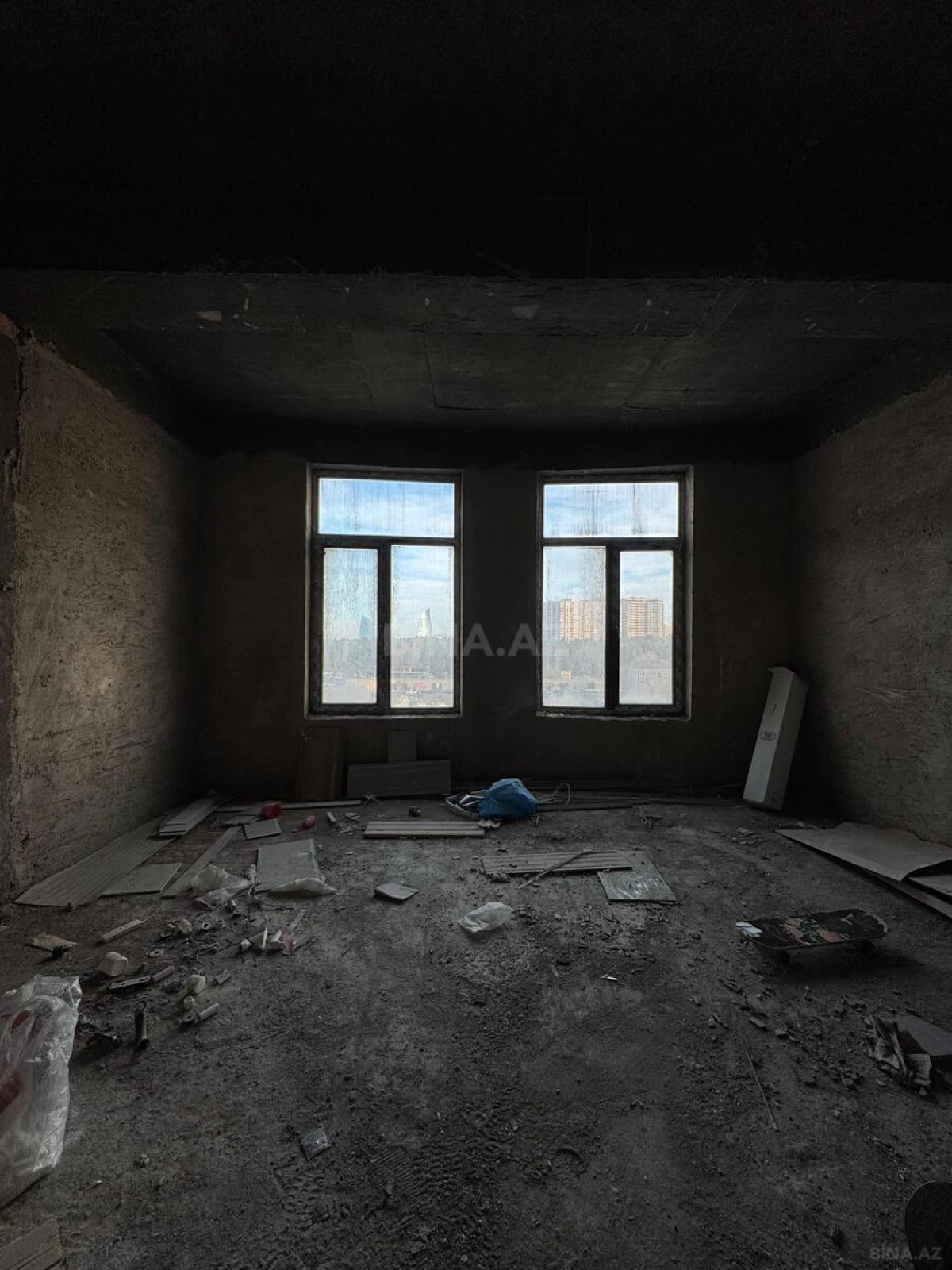 Satılır 4 otaqlı mənzil 168 m²