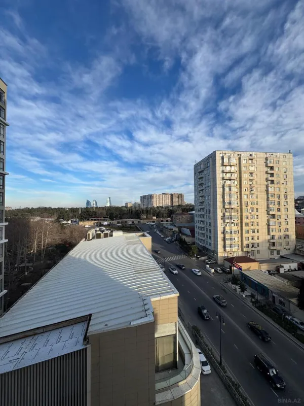 Satılır 4 otaqlı mənzil 168 m²