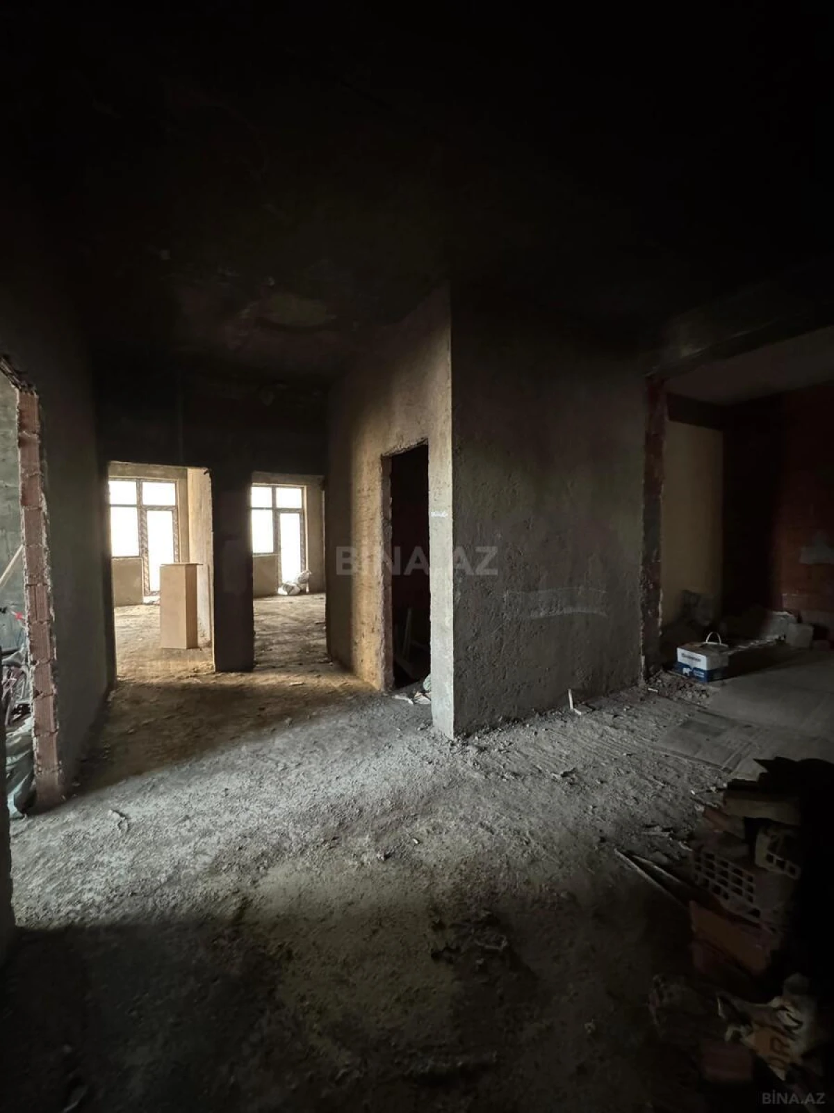 Satılır 4 otaqlı mənzil 168 m²