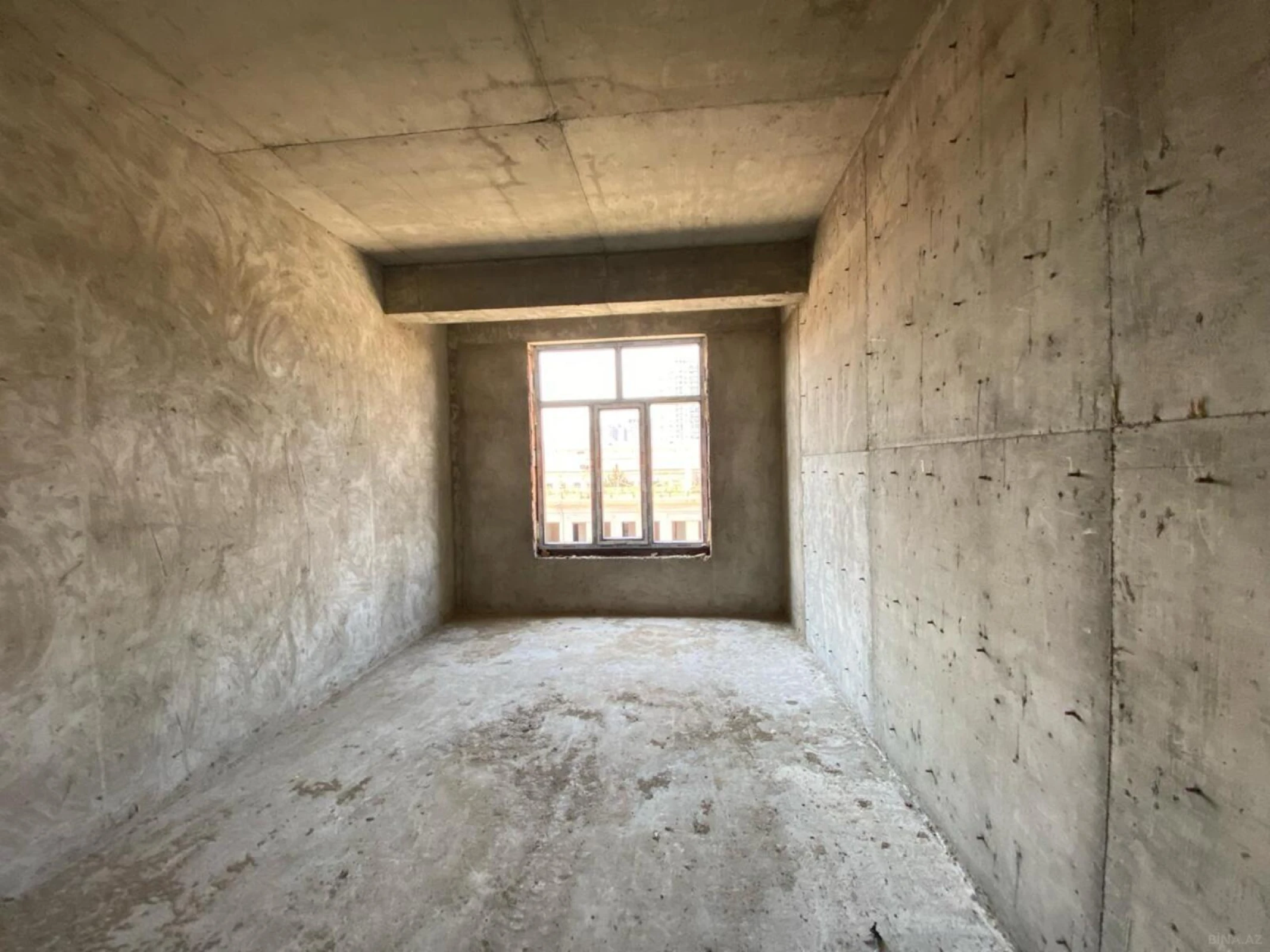 Satılır 3 otaqlı mənzil 147 m²