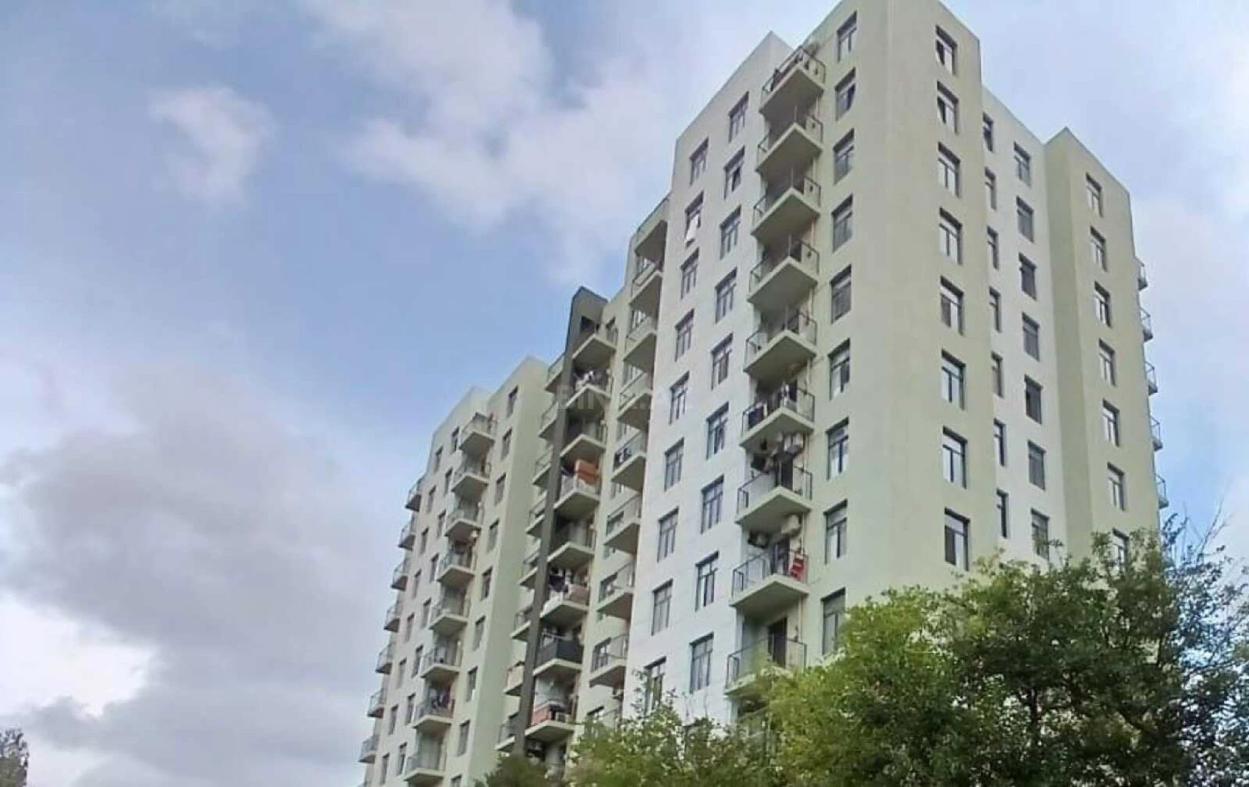 Satılır 3 otaqlı mənzil 147 m²