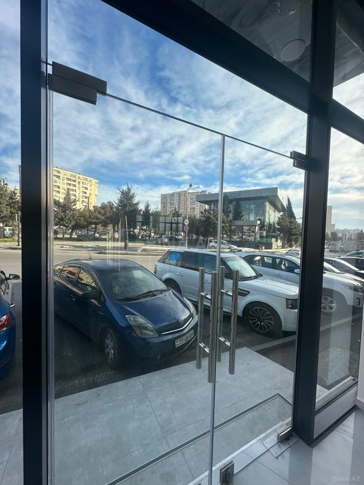 Kirayə verilir obyekt 295 m²