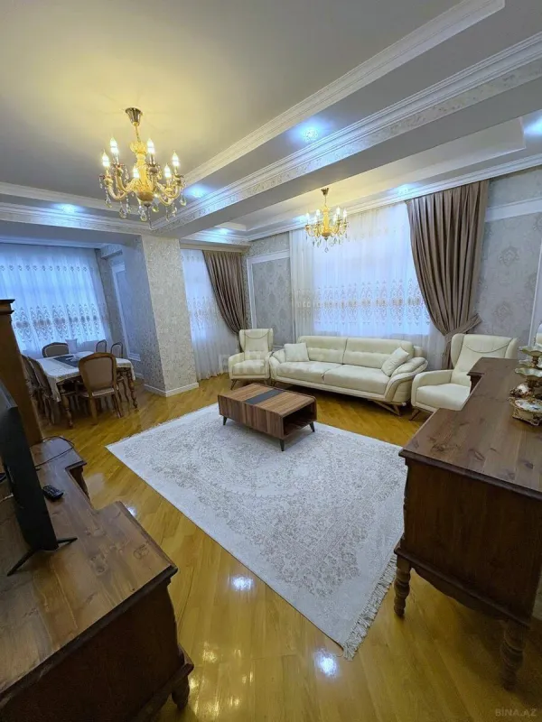Satılır 3 otaqlı mənzil 135 m²