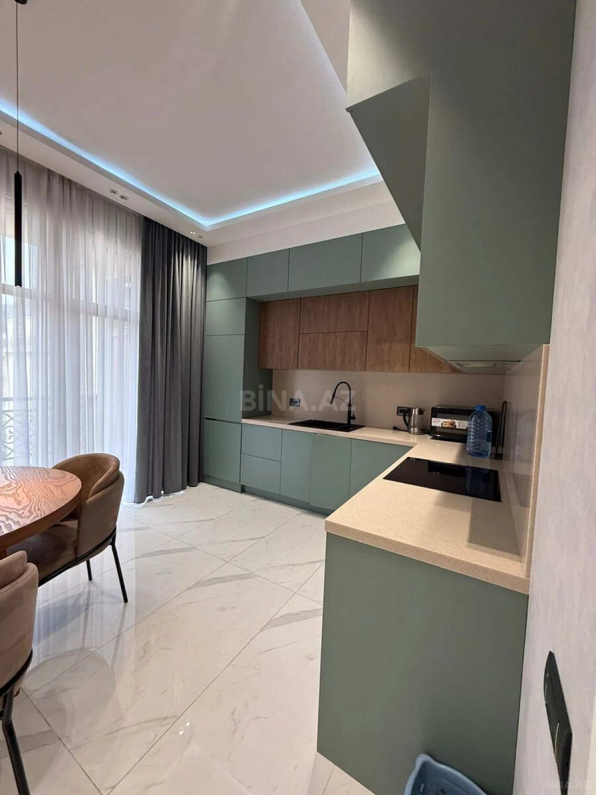 Kirayə verilir 3 otaqlı mənzil 140 m²