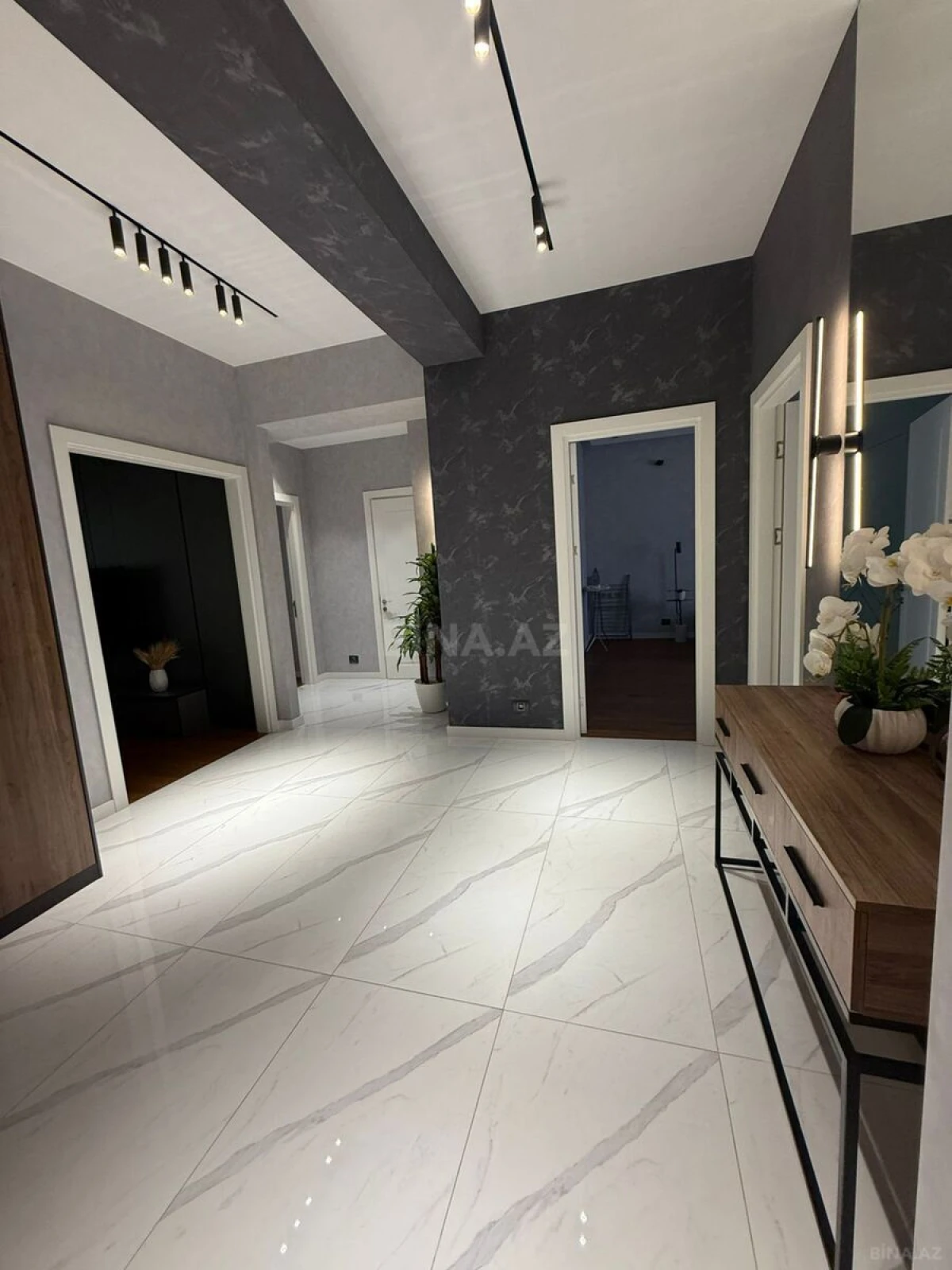 Kirayə verilir 3 otaqlı mənzil 140 m²
