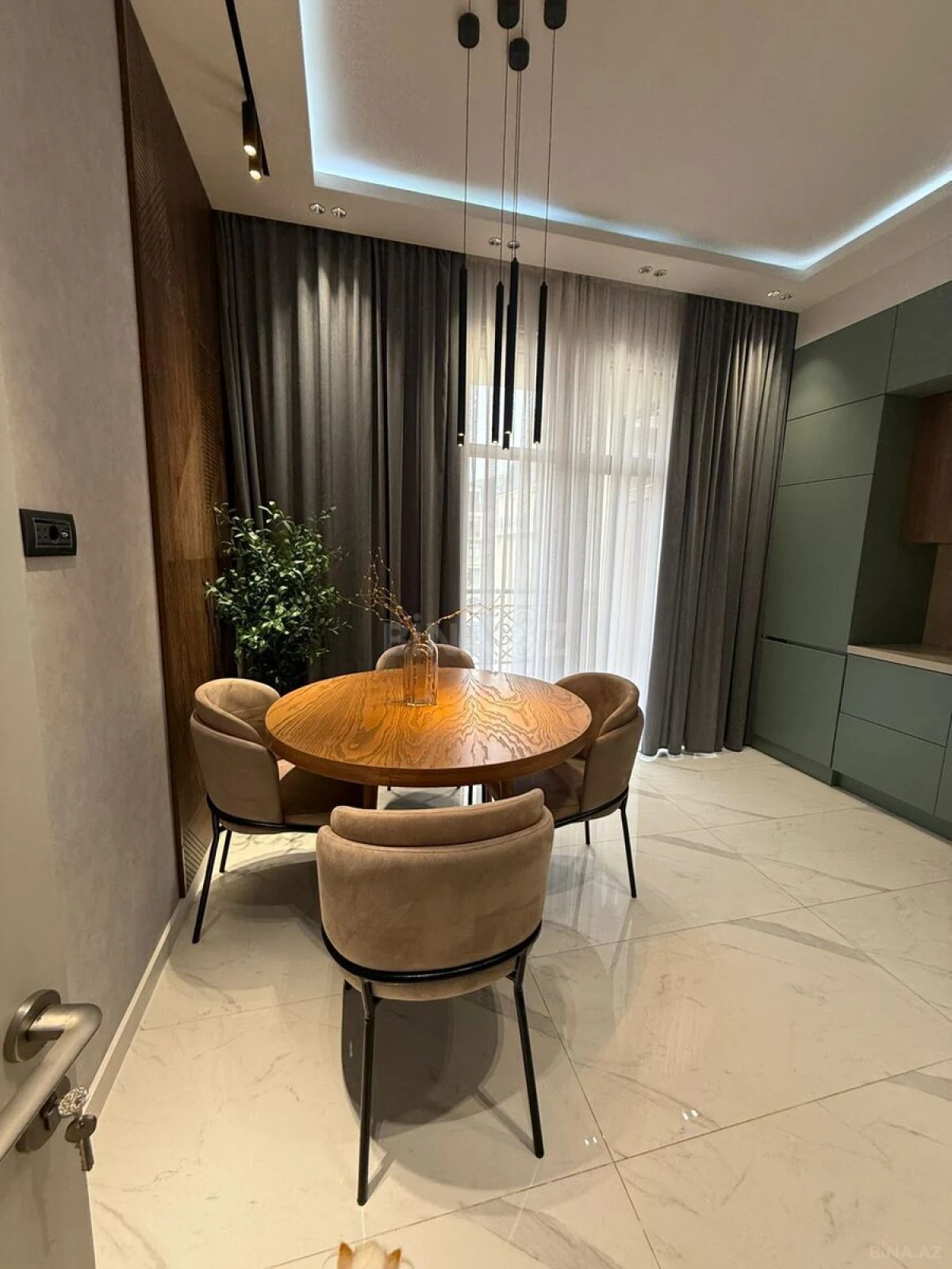 Kirayə verilir 3 otaqlı mənzil 140 m²